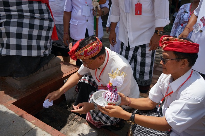 Jaga Keseimbangan Alam dan Manusia, Upacara Pemelaspasan Alit di Padmasana Kantor Bupati Tabanan