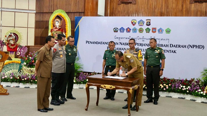 Tandatangani NPHD, Pemilukada Serentak di Bali Diharapkan Berjalan Kondusif Demokratis