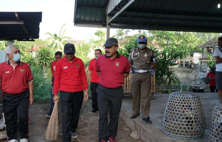 Dukung World Cleanup Day, Sekda Karangasem Ajak Warga Kelola Limbah secara Baik