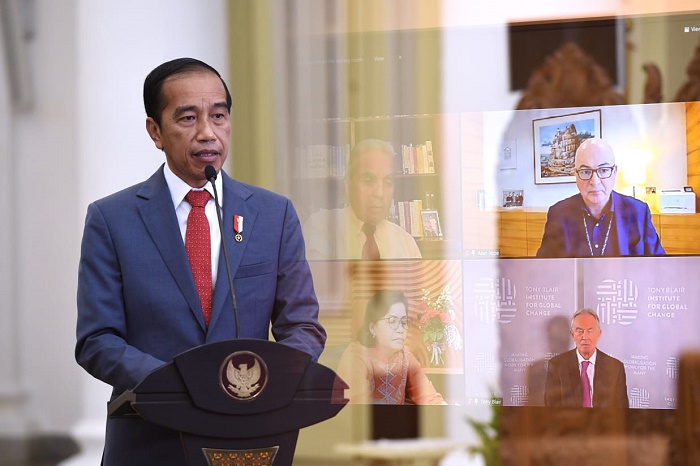 Presiden Jokowi Segera Pensiunkan PLTU Jawa-Sumatra, Dorong Geotermal dan Solar Panel