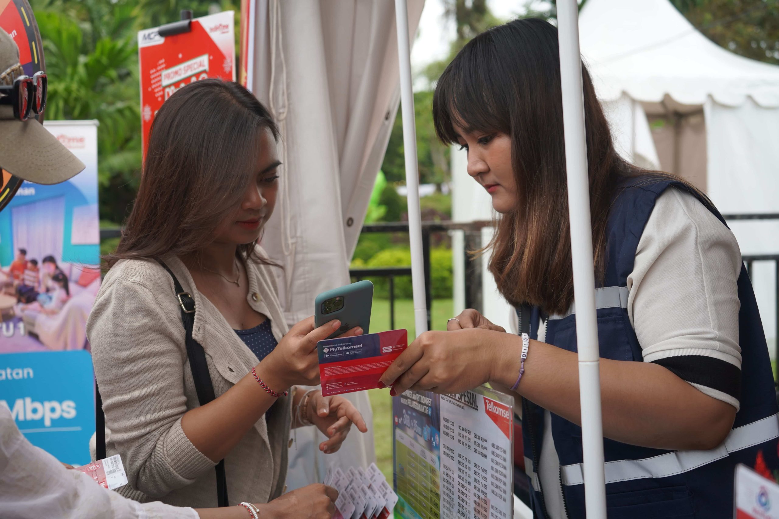 Memadukan Tradisi dan Teknologi: Telkomsel Perkuat Konektivitas Digital di Denpasar Festival ke-18