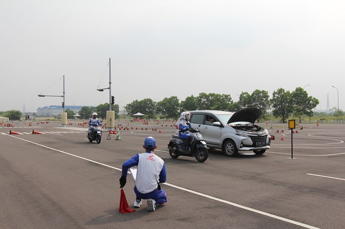 Kompetisi SR Camp 2023, Duta Safety Riding SMANBARA Ditantang Analisa Prediksi Bahaya di Jalan Raya