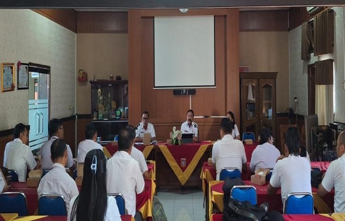 Sekda Sedana Merta Beri Arahan Tingkatkan Layanan dan Administrasi bagi Puskesmas di Karangasem