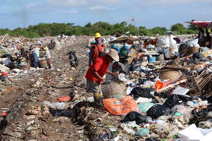 Koster Hadapi Gunung Sampah Suwung, Janji Sampaikan Urgensi ke Pusat