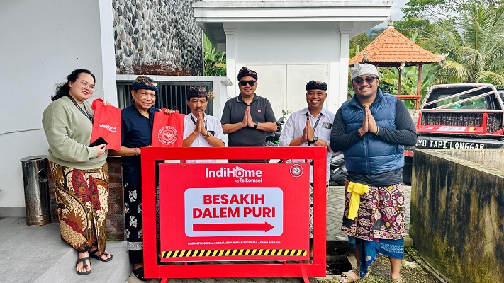 Telkomsel Hadir di Usaba Dalem Puri, Wujudkan Kenyamanan dan Kepedulian Lingkungan