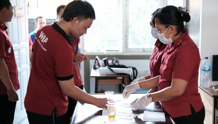 Lapas Tabanan Lakukan Tes Urine Warga Binaan