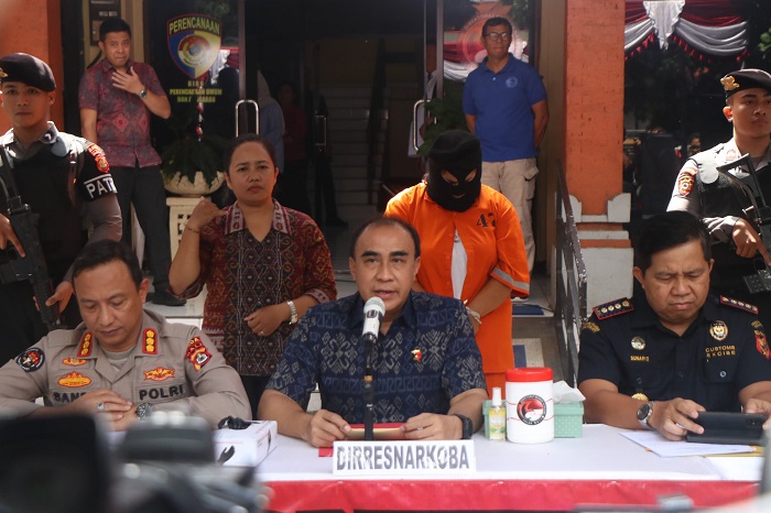 Warga Peru Selundupkan Narkotika Senilai Rp 10 Miliar di Kemaluan dan Pakaian Dalam
