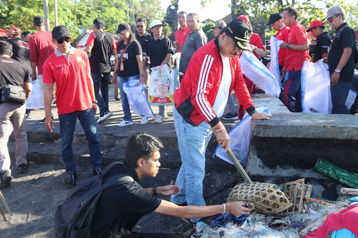 Tabanan Bergerak Peduli Lingkungan, Selamatkan Pantai dari Sampah Plastik