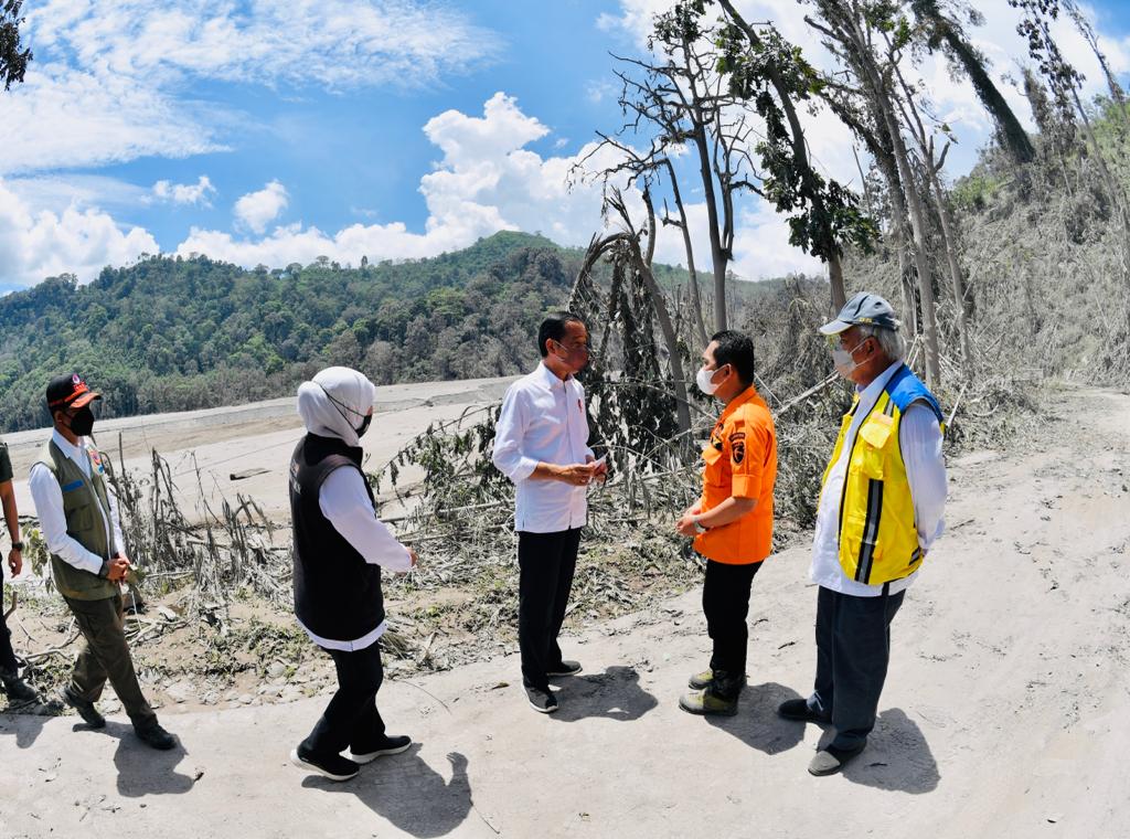 Presiden Jokowi Pastikan Penanganan Bencana Erupsi Semeru Berjalan Baik