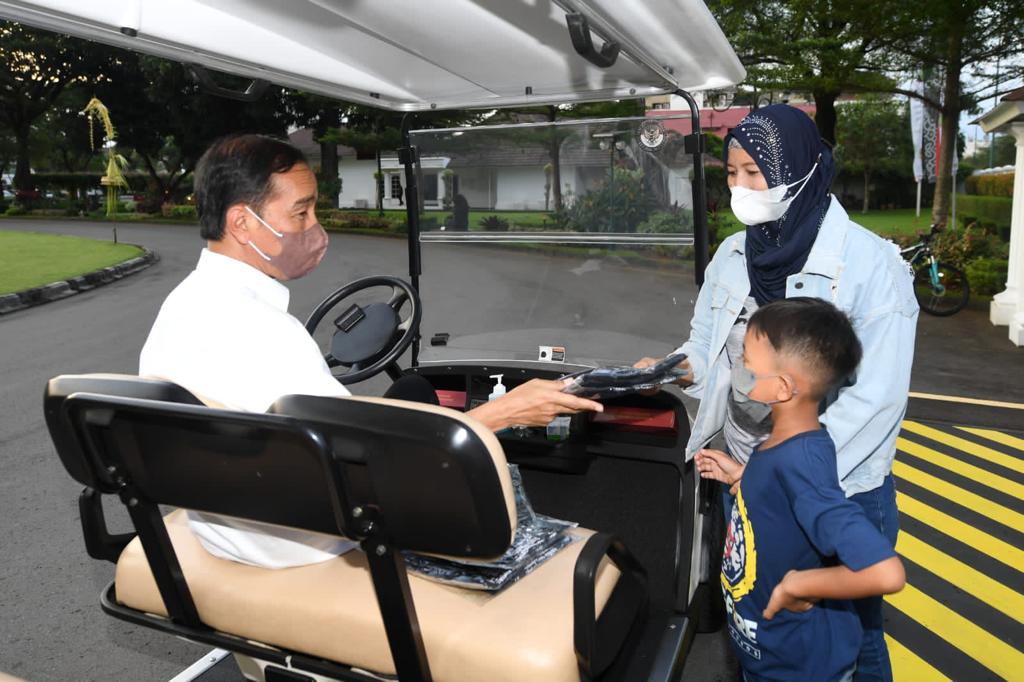 Momen Kehangatan Presiden Joko Widodo Bersama Cucunya