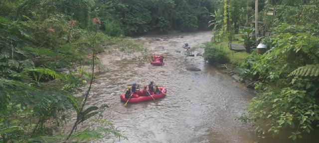 Tim SAR Gabungan Lakukan Pecarian WNA Hilang Terseret Arus Saat Rafting