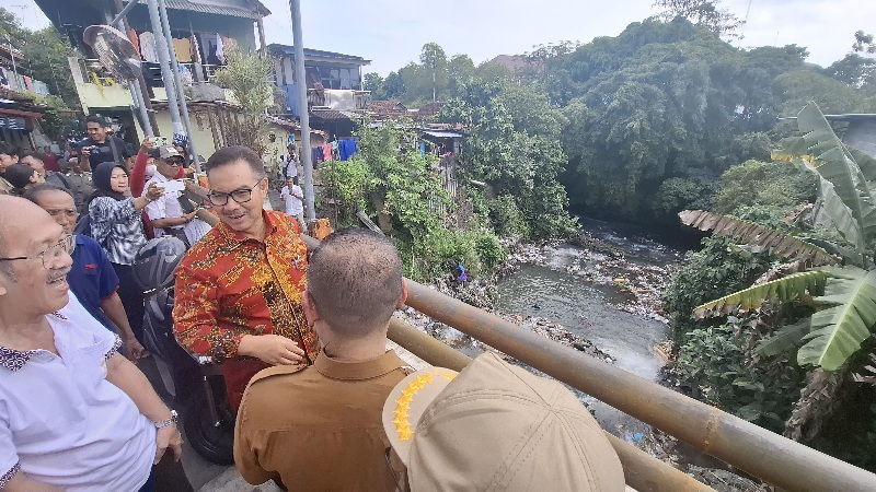 Walikota Hasto Geram: Sungai Buntung Darurat Sampah, Warga Dipecut Aksi Bersih-bersih!