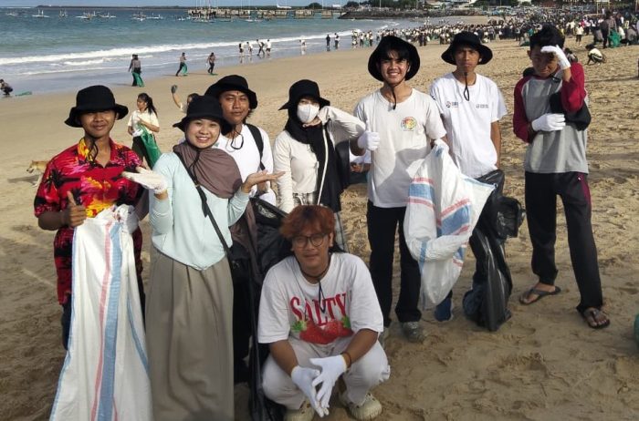 BAHARI Sukses Laksanakan Aksi Beach Clean Up “Gerak Bersama Untuk Alam” Di Pantai Kedonganan