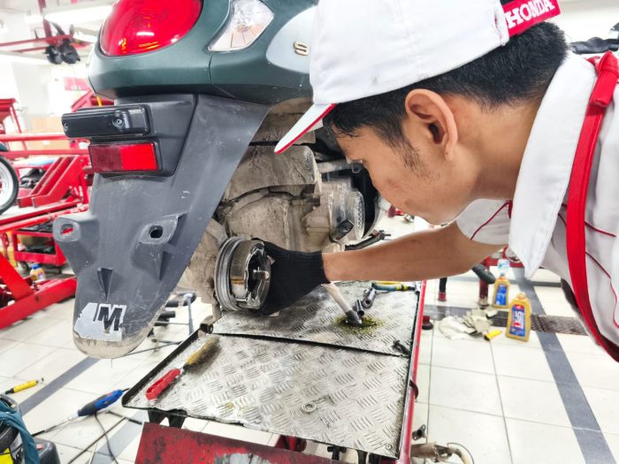 Keselamatan Berkendara Jadi Aspek Utama, Astra Motor Bali Edukasi Pentingnya Pemeriksaan Kampas Rem
