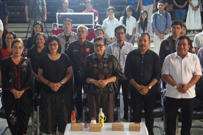 Ibu Putri Suastini Koster Gaungkan Nasionalisme Lewat Karya Sastra