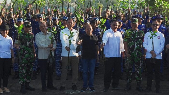 Menteri LH Dan Gubernur Koster Tanam Mangrove Di Bali