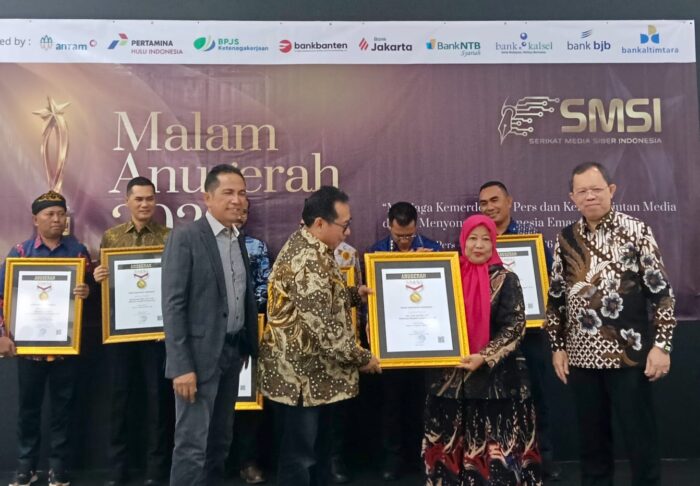 Terima Anugerah SMSI 2026, Umi Sjarifah Buktikan Ketangguhan Perempuan Memimpin Media