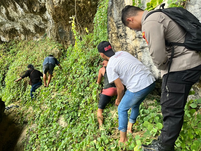 Wisatawan Rumania Terjebak Longsor Tebing Pura Segara Kidul Nusa Penida, Begini Ceritanya