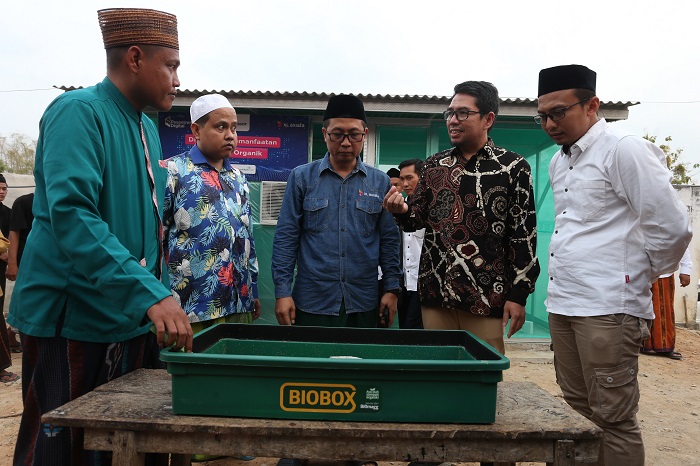 XL Axiata Terus Dorong Penerapan Teknologi Digital di Pesantren, Ajarkan Solusi IoT Budidaya Maggot di Pamekasan