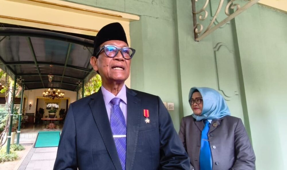 Sultan HB X Imbau Warga DIY Waspada Abu Vulkanik Merapi dan Risiko Atap Licin