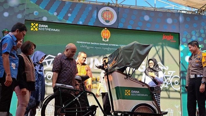 Ancaman di Balik Inovasi Hijau: UGM Desak Pemerintah Siapkan Skema Limbah Baterai Becak Listrik!