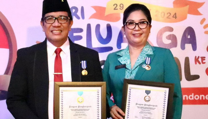 Bupati  dan Ketua TP PKK Kabupaten Tabanan Raih Penghargaan  Manggala Karya Kencana