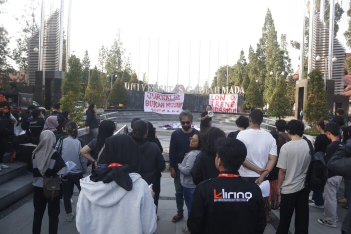 AJI Yogyakarta dan Persma se-DIY Gelar Aksi Protes di UGM, Kecam Pernyataan ‘Londo Ireng’ Prabowo