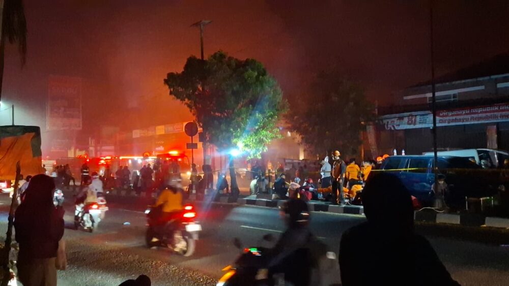 Kebakaran Hebat Hanguskan Trans Home Sleman, Dua Orang Dilaporkan Meninggal Dunia