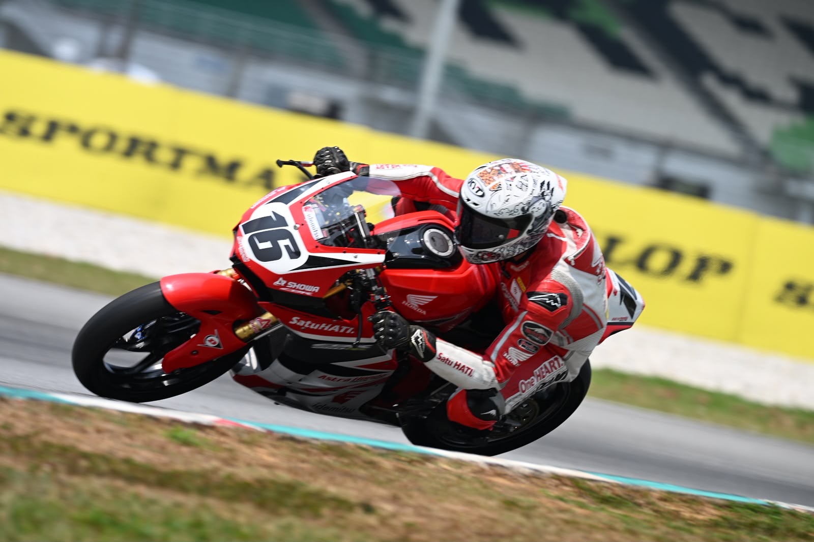 Start dari Belakang, Rheza Danica Ahrens Melesat Naik Podium ARRC Sepang