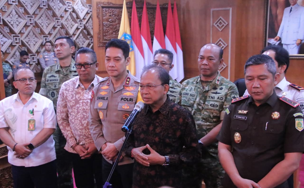 Gubernur Koster Minta Warga Tak Terprovokasi Medsos dan Jaga Kondusivitas Pariwisata