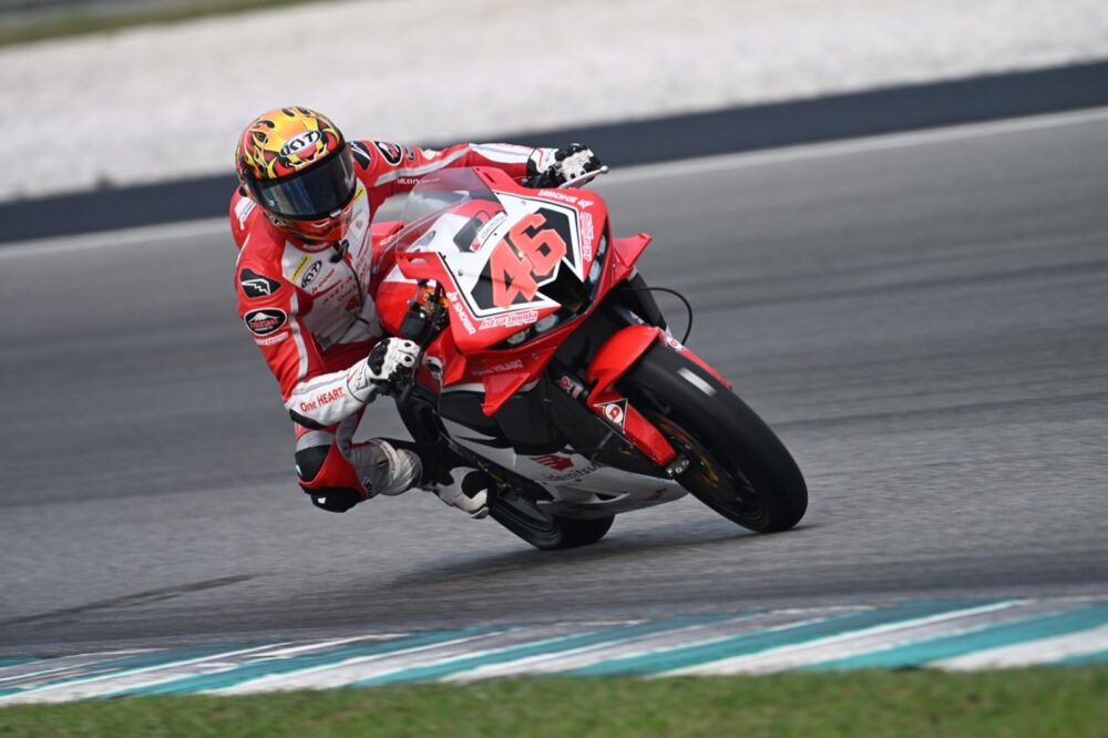 Aksi Kejar-kejaran Sengit, AHRT Amankan Podium dan Poin Penting di ARRC Sepang