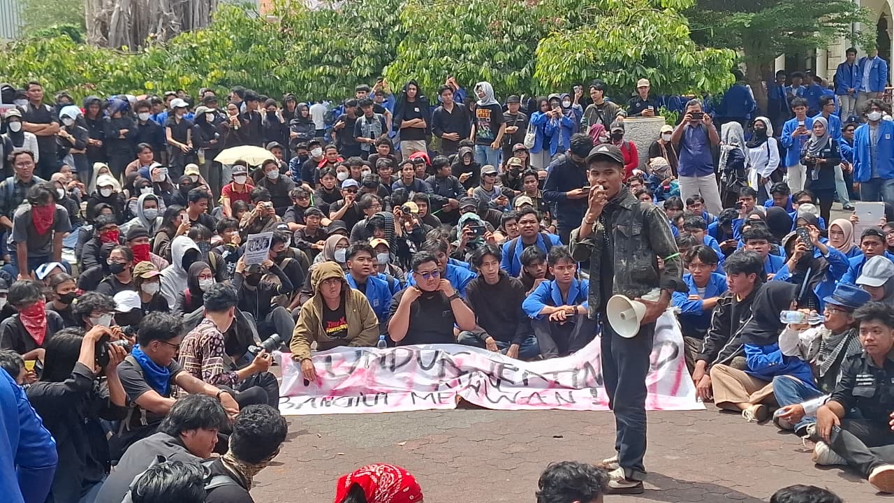 Ribuan Mahasiswa DIY Gedor DPRD, Bawa 7 Tuntutan Evaluasi 2 Tahun Pemerintahan Prabowo-Gibran
