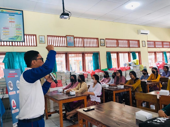 Tularkan Budaya #Cari_Aman Ke Sekolah, Astra Motor dan Poltrada Bali Perkuat Kolaborasi