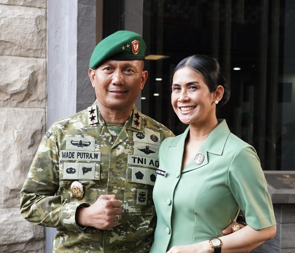 Tongkat Komando Kodam IX/Udayana Resmi Berganti, Putra Daerah Bali Mayjen TNI Putra Widiastawa Jabat Pangdam