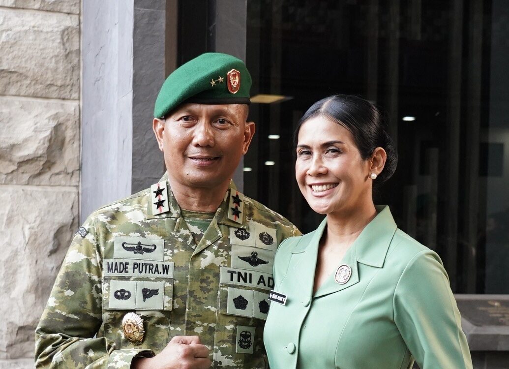Tongkat Komando Kodam IX/Udayana Resmi Berganti, Putra Daerah Bali Mayjen TNI Putra Widiastawa Jabat Pangdam