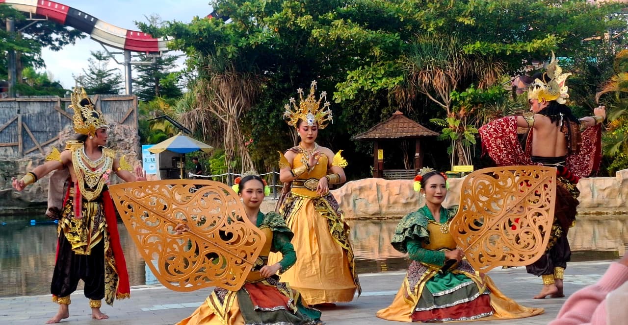Jogja Bay Waterpark Hadirkan “Bay Culture Show”, Sajikan Sendratari Ramayana di Tepi Kolam Ombak