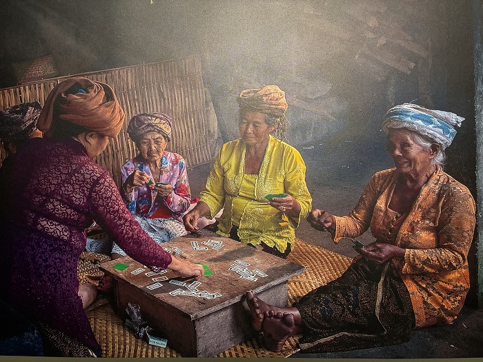 ‘Gurat Senja’: Pameran Fotografi Andika Darmawan Angkat Keindahan Masa Tua di Bali
