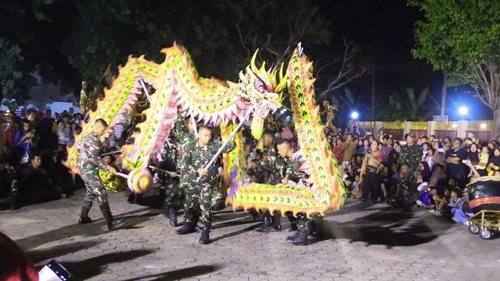 Gema Akulturasi Kota Garam: Barongsai Prajurit TNI Meriahkan Imlek di Lasem