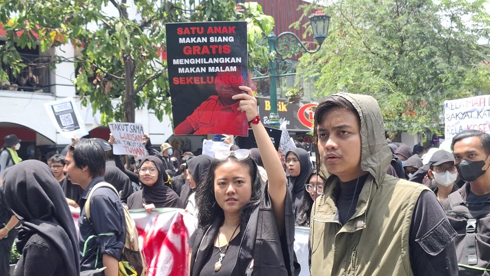 Indonesiagelap: Kritik Pedas untuk Pemimpin yang Dianggap Tak Peduli Rakyat Kecil