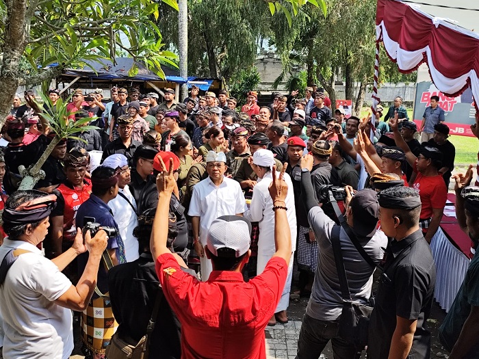 Warga Jembrana Rasakan Pembangunan Karya Koster-Giri, Bang-Ipat Siapkan Rumah Singgah di Denpasar