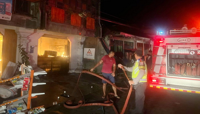 Toko UD Aditya Penebel Terbakar Kerugian Rp 1 Miliar