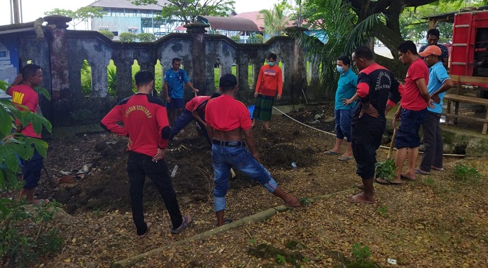 Tersangkut Pohon Mangrove, KKP Kubur Lumba-lumba di Kendari