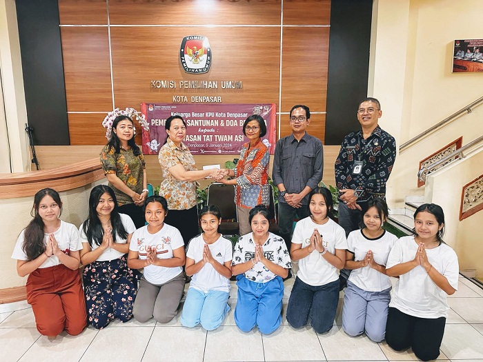 KPU Kota Denpasar Melayani Dengan Berbagi Kasih & Doa Bersama