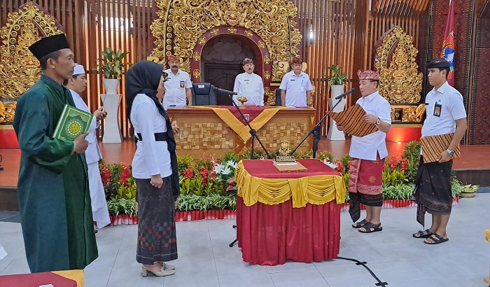 Maksimalkan Kinerja OPD, Bupati Gede Dana Mutasi 58 Pejabat Karangasem