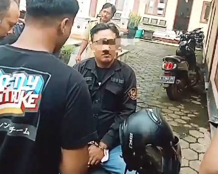 Dua Oknum LSM Ditangkap, Peras Kades di Probolinggo