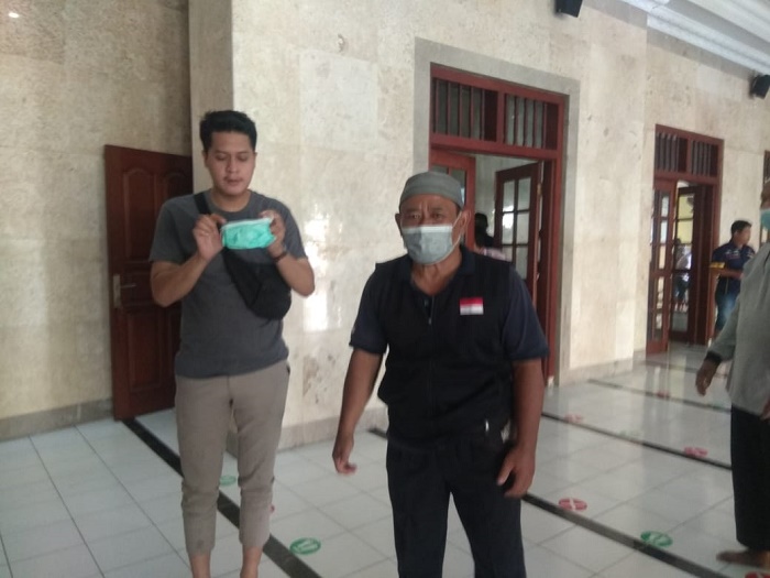 Satgas Covid-19 Musala Al Qomar Selalu Ingatkan Jamaah Pentingnya Pakai Masker