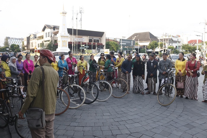 Puluhan Perempuan Berkebaya Mengayuh Semangat Kartini di Yogyakarta
